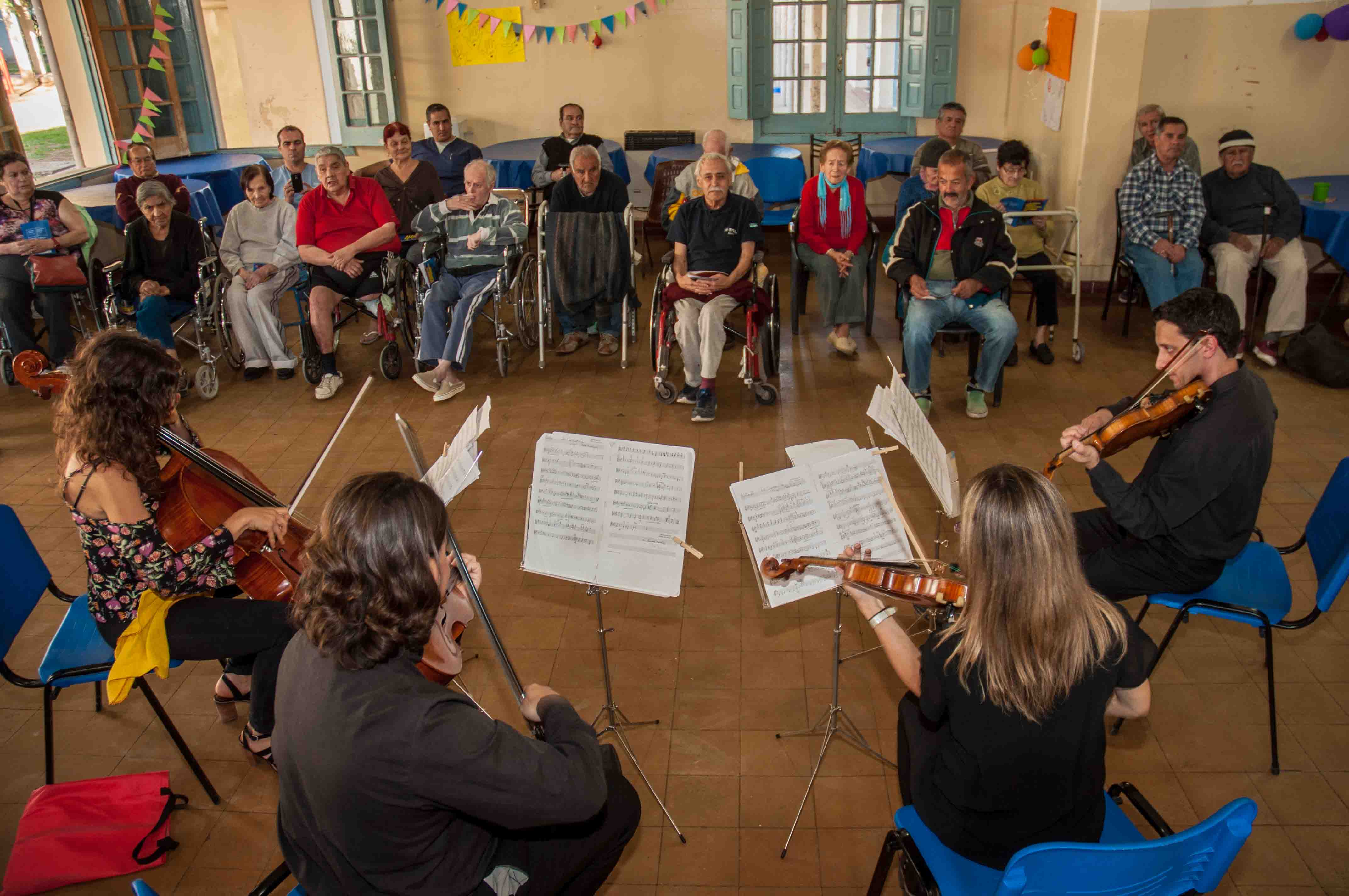 Adultos mayores: compartir música para aliviar el alma